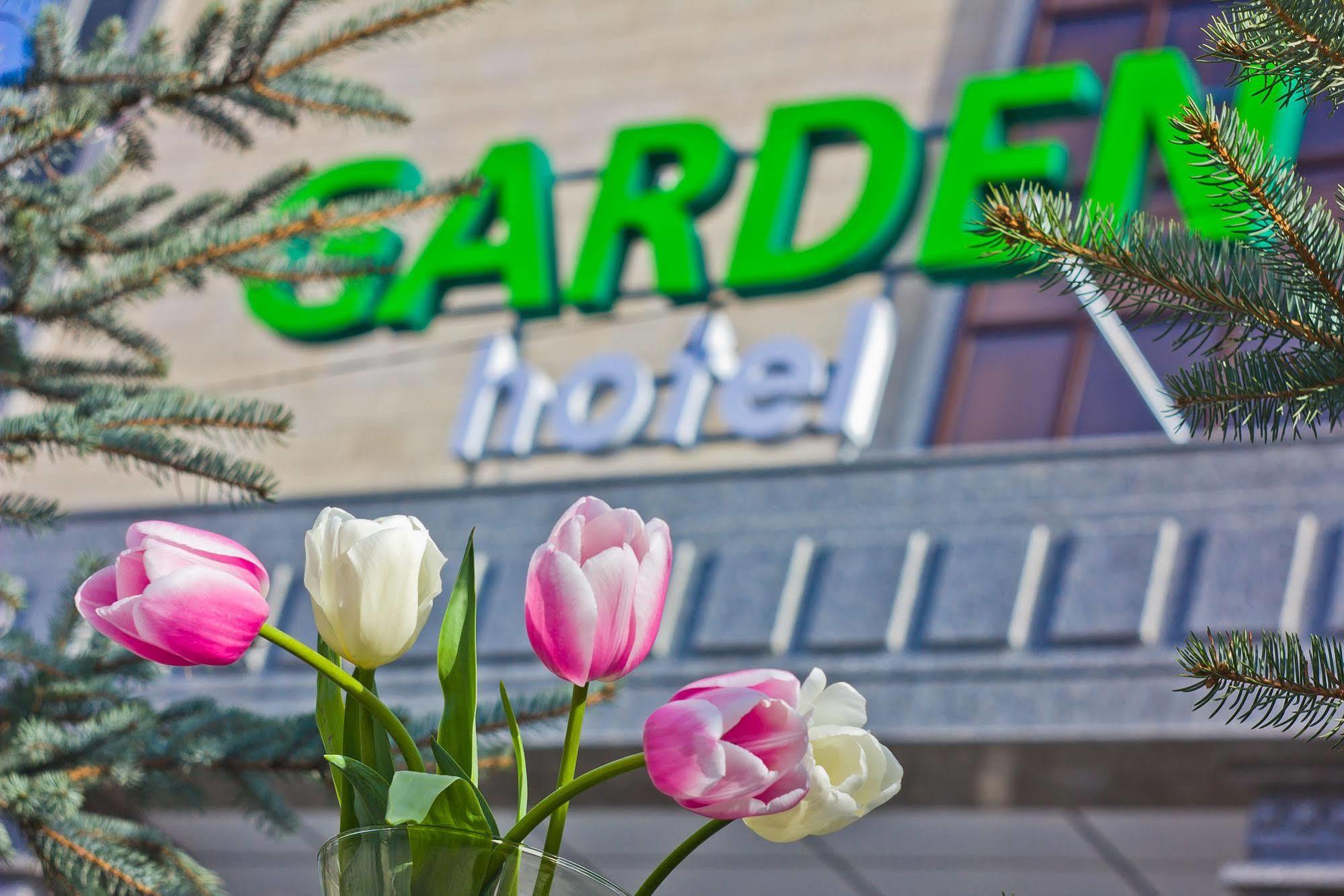 בישקק Garden Hotel מראה חיצוני תמונה